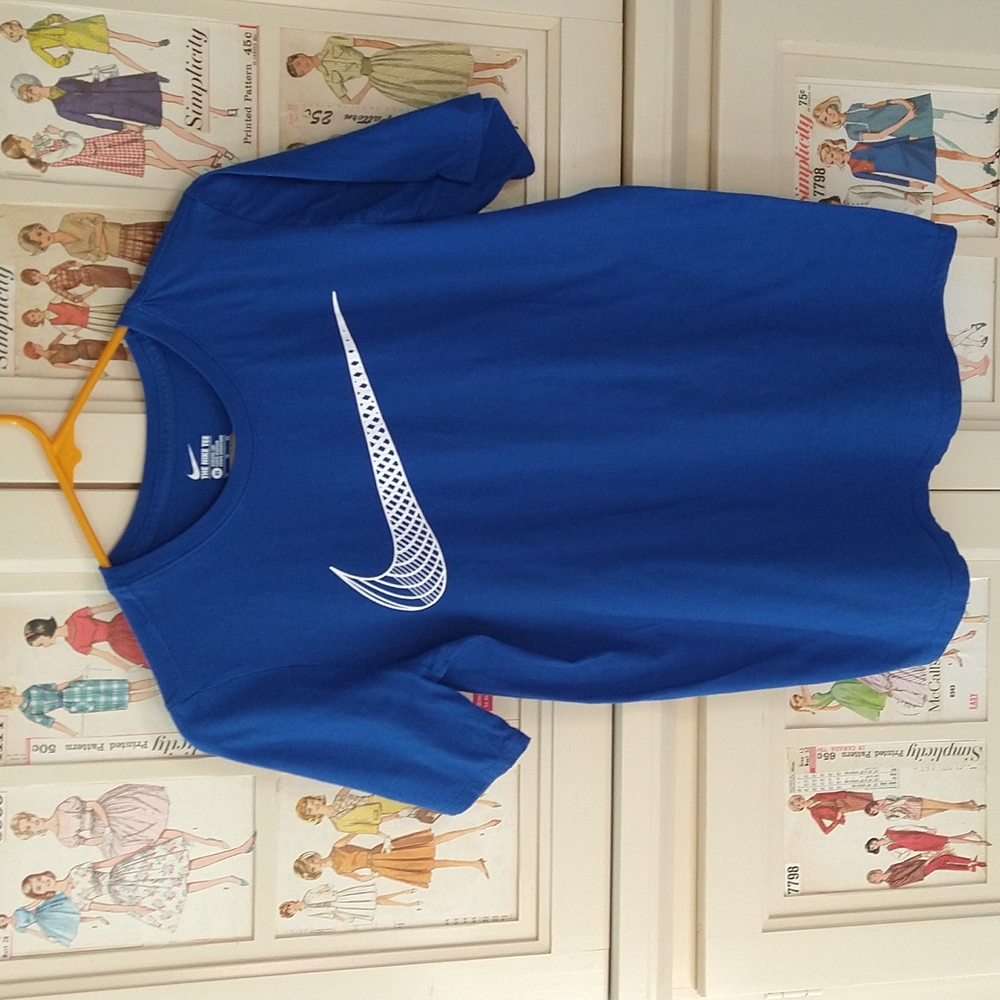 The Nike Tee royal blue Sz XL